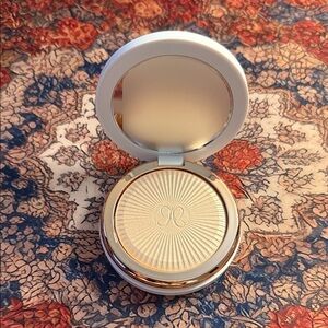 Anastasia Beverly Hills Glow Seeker Highlighter in Ethereal